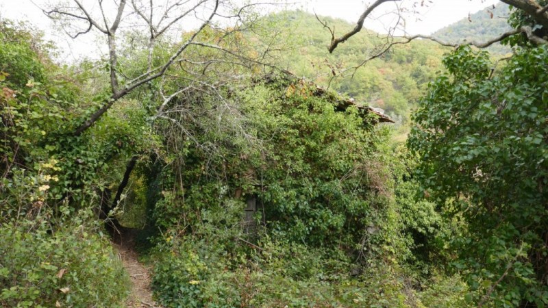 Hameau en ruine de Garba, dans la Vallée de Caï