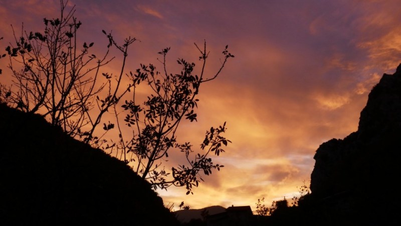 Crépuscule de feu au Pont de Caï