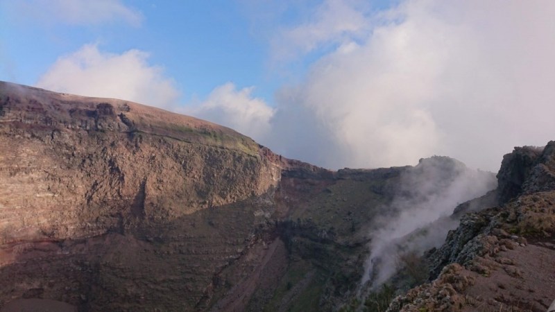 Dans le creux de la ligne de crête, le point final de l'excursion