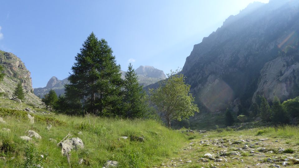 Du Pont du Countet, au milieu, l'objectif du jour, la Tête du Lac Autier (2.740 mètres)
