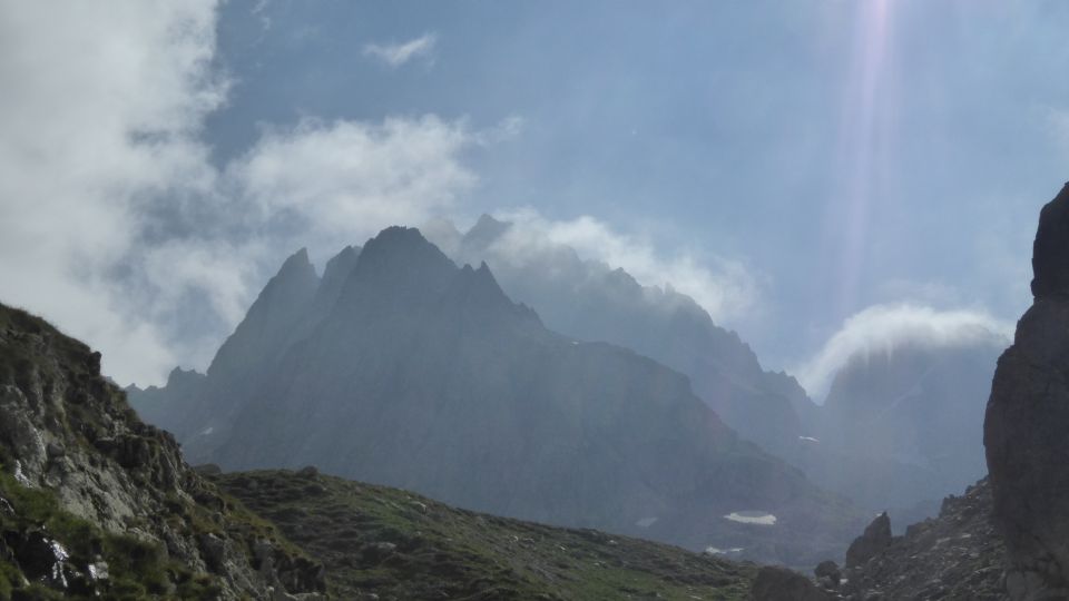 En quelques minutes, les nuages jouent avec les crêtes du Grand Capelet